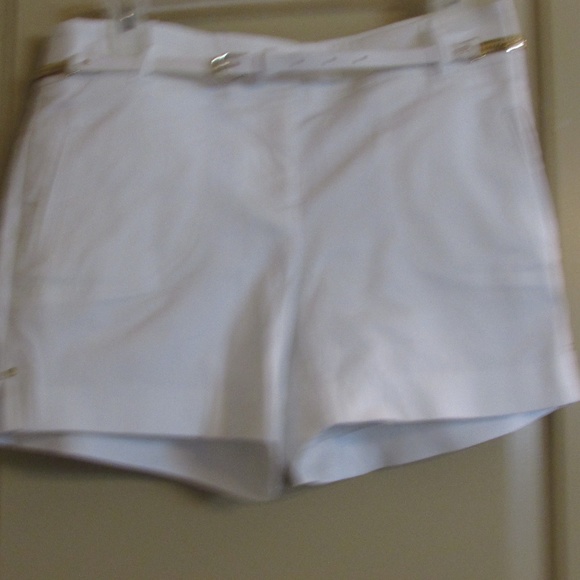 Thalia Sodi White Shorts with Belt - Picture 2 of 7